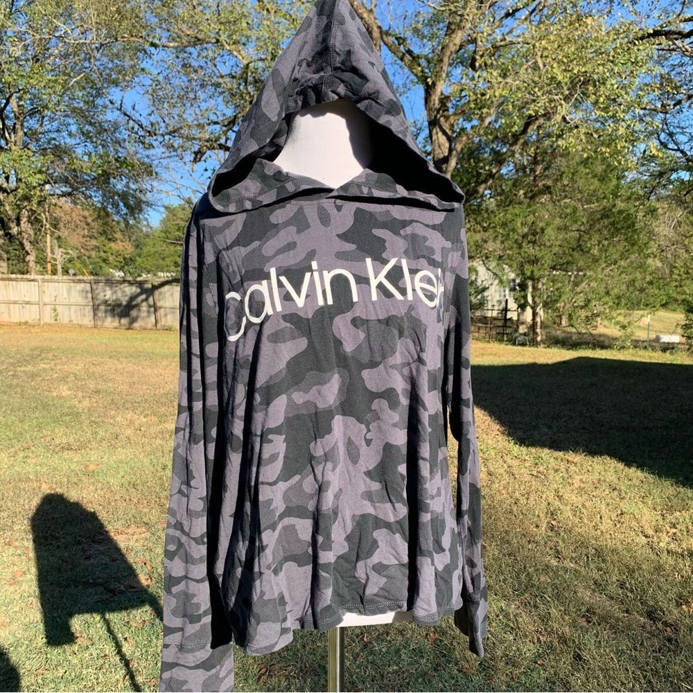 Calvin Klein Long Sleeve Hooded Soft Comfy Logo Tee Size Medium Grey Black Camo